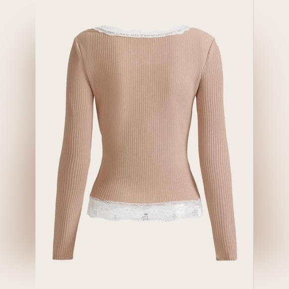 SOLD [ Romwe ]Contrast Lace Button Front Tee - Picture 2 of 8